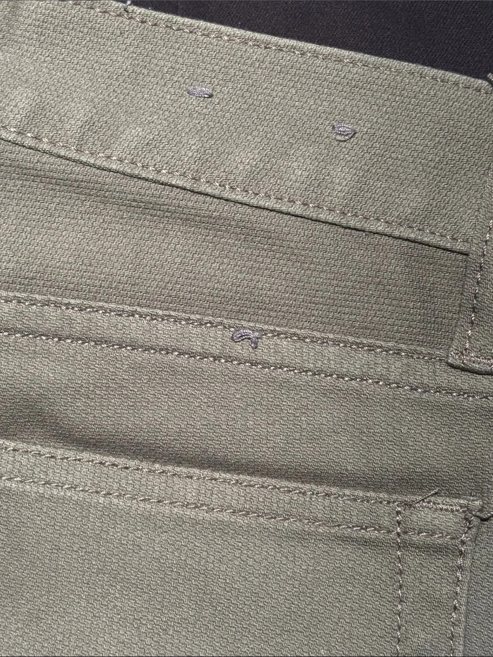 NWOT J. CREW Green Khaki Jeans Pant Men’s 30 x 32 Cotton Straight Sutton Style